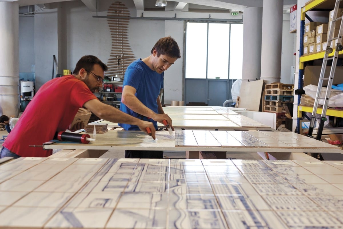 The Great Panorama of Lisbon (21st Century) installation in progress at the artist's studio in Lisbon.  Photograph by Bruno Portela.  © Unidade Infinita Projectos.