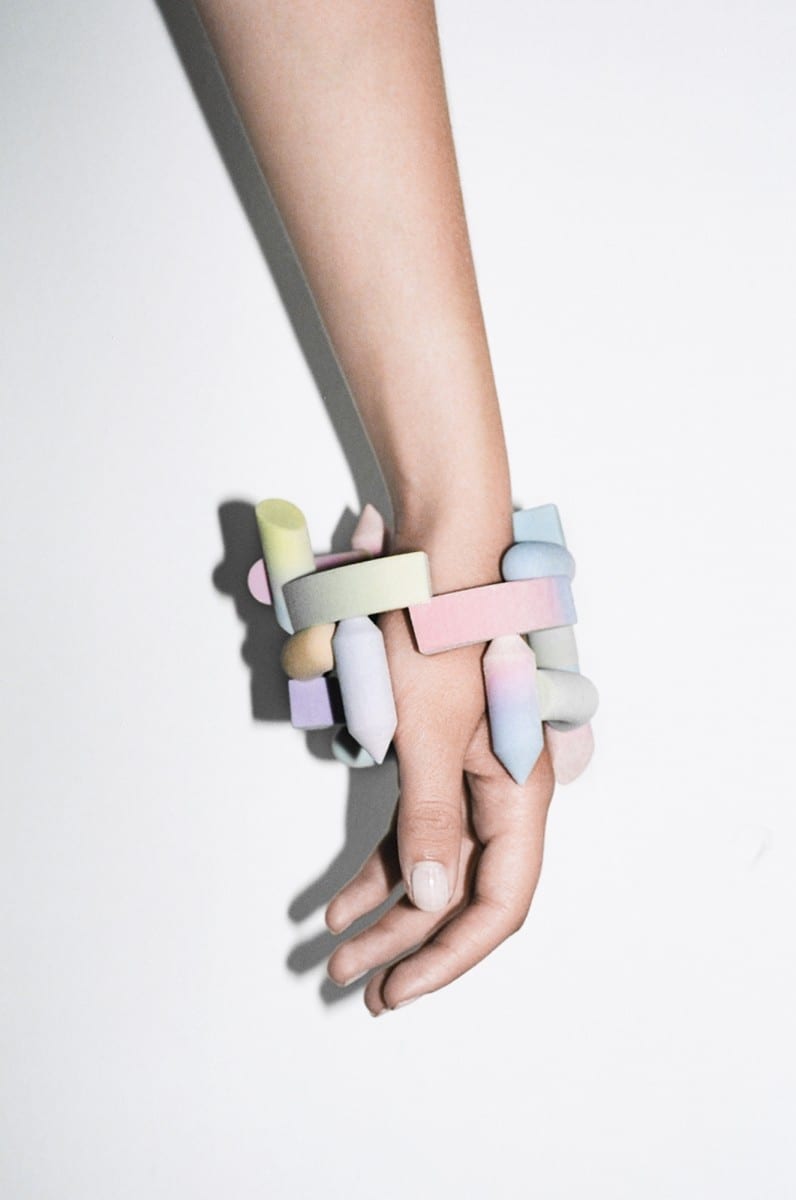 Maiko Gubler, Gradient Bangles, Limited Endless Edition Nº 01, 3D-printed coloured gypsum, 10 x 10 x 10 cm, 2013, Photography courtesy Lena C. Emery